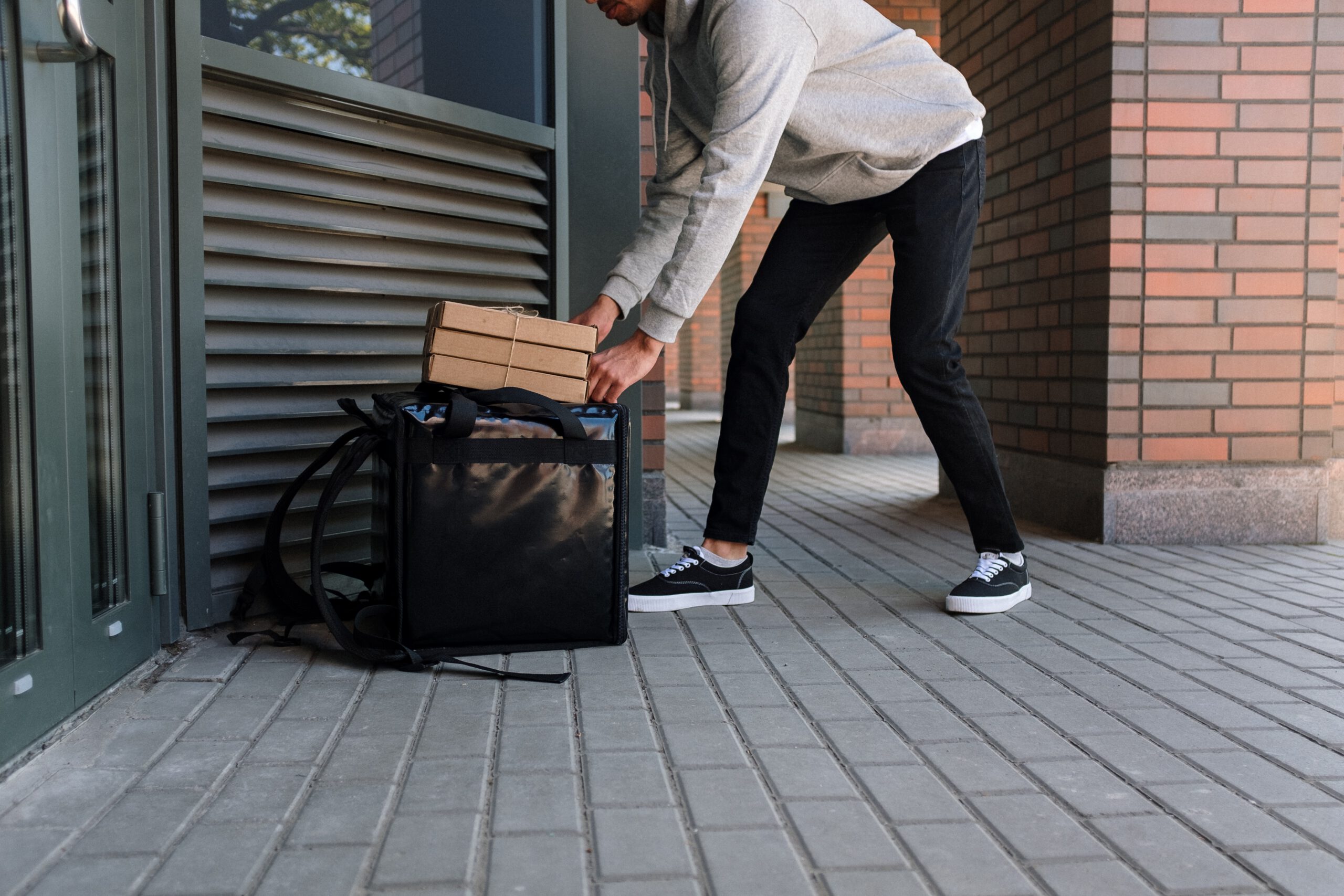 Unikaj wysyłania na ostatnią chwilę i zadbaj o recykling